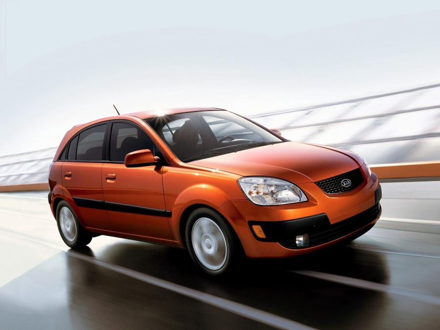  Kia Rio Hatchback 2005 года  (фото 20 из 39)
